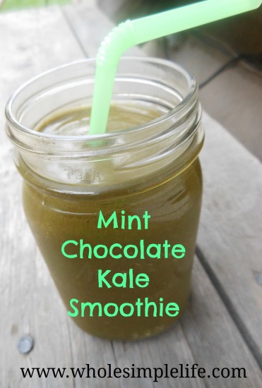 mint chocolate kale smoothie | https://www.hannahhepworth.com #kale #essentialoils #peppermintessentialoil #chocolate #vitamix #shake