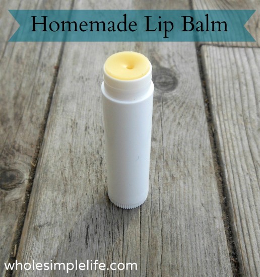 Homemade All Natural Lip Balm | https://www.hannahhepworth.com #burtsbeesknockoff #coconutoil #diychapstick #naturallipbalm